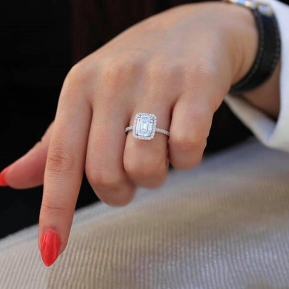 Beautiful Zirconia Emerald Cut Ring with half Pave Stones on each side - Picture 4 of 4